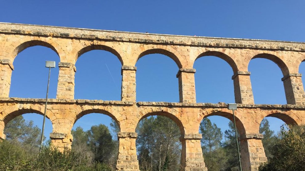 El sistema d'il·luminació del Pont del Diable està espatllat per una acció vandàlica.