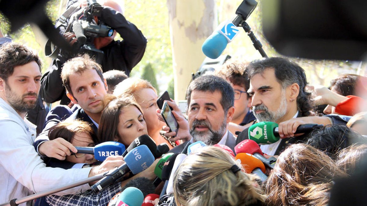 Imatge d'arxiu del president de l'ANC, Jordi Sànchez, atenent els mitjans de comunicació.