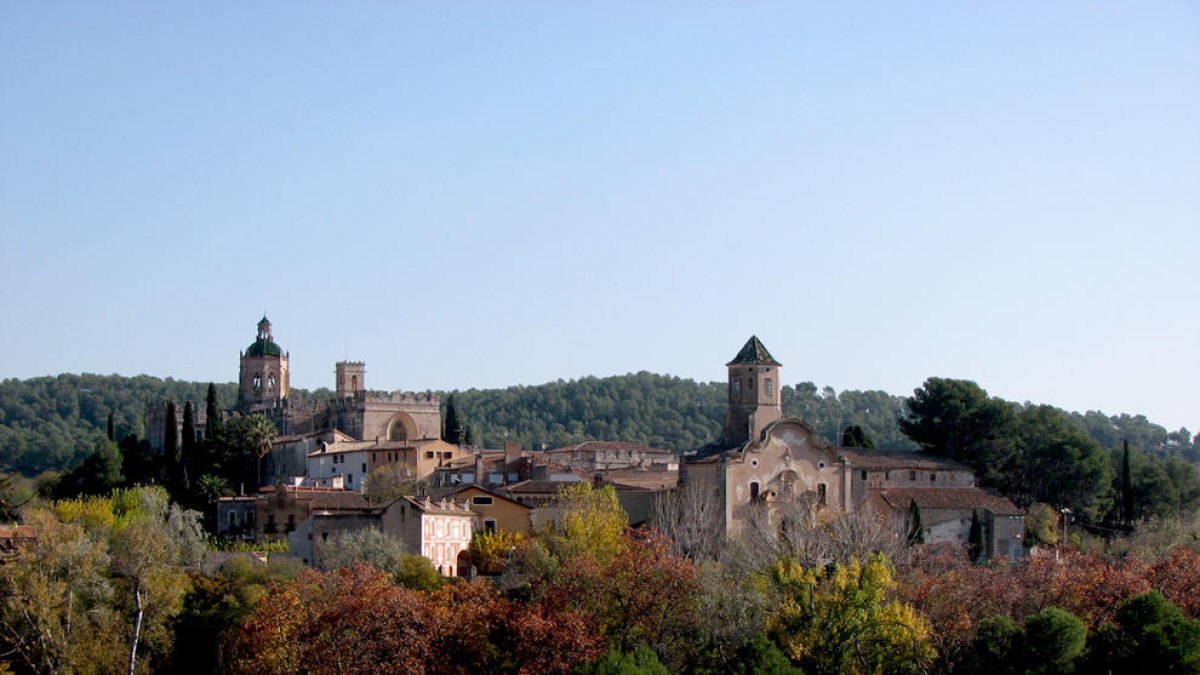 Imagen de Santes Creus, con el monasterio a la izquierda.