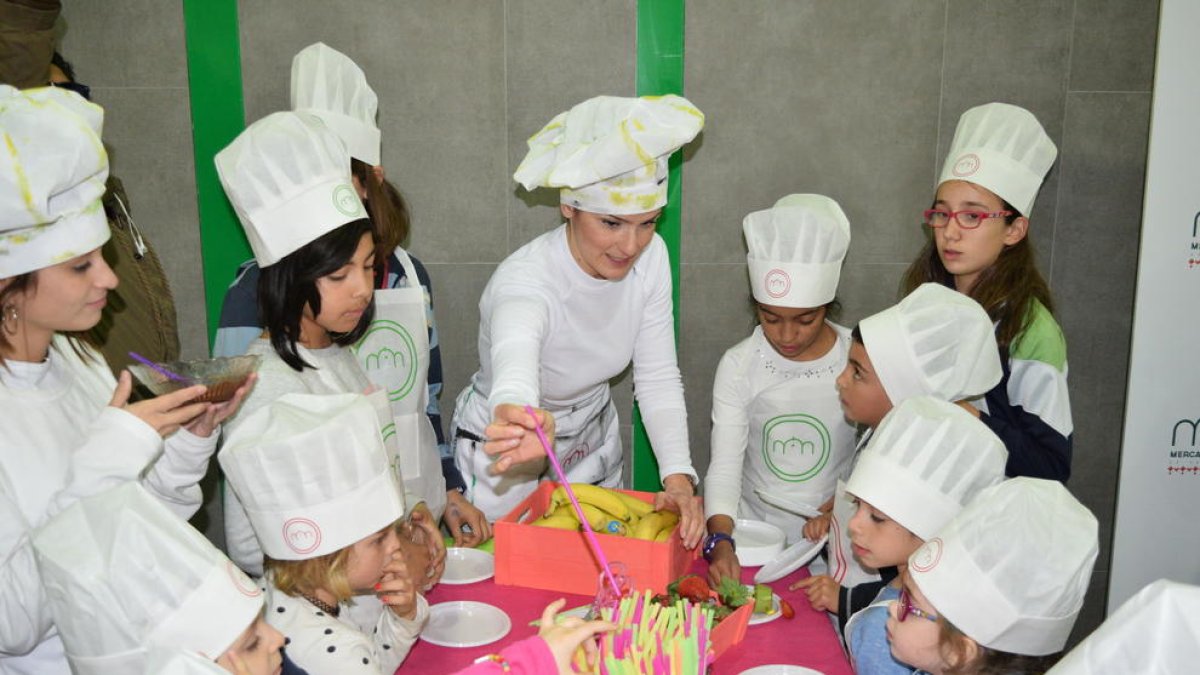 Fotografia de l'activitat de gastronomia infantil.