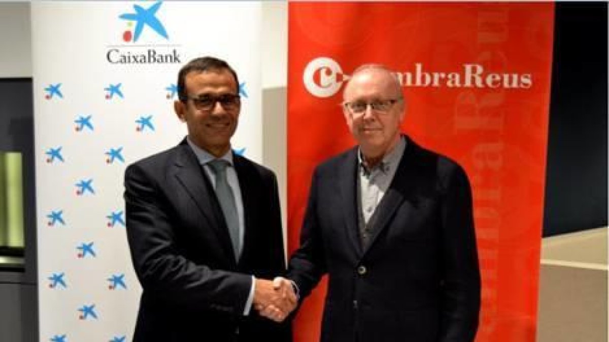 El president de la Cambra reusenca, Isaac Sanromà, i el director territorial de CaixaBank a Catalunya, Jaume Masana.