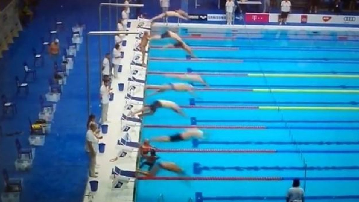 El nedador andalús no es va llençar a l'aigua en honor a les víctimes.