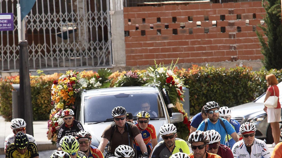 Manifestación de ciclistas en la demarcación de Alicante, dónde una conductora que dio positivo en alcoholemia y drogas atropelló a seis ciclistas. Tres ciclistas acabaron muriendo.