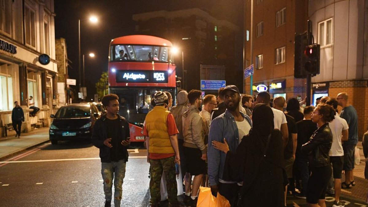 Una furgoneta va atropellar un grup de fidels prop de la mesquita de Finsbury Park, una de les més importants del Regne Unit.