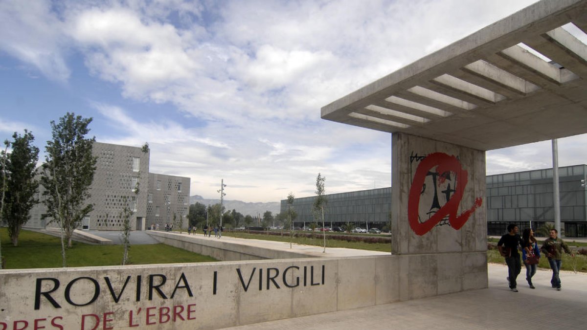 Imatge de l'exterior del Campus Ebre dela URV.