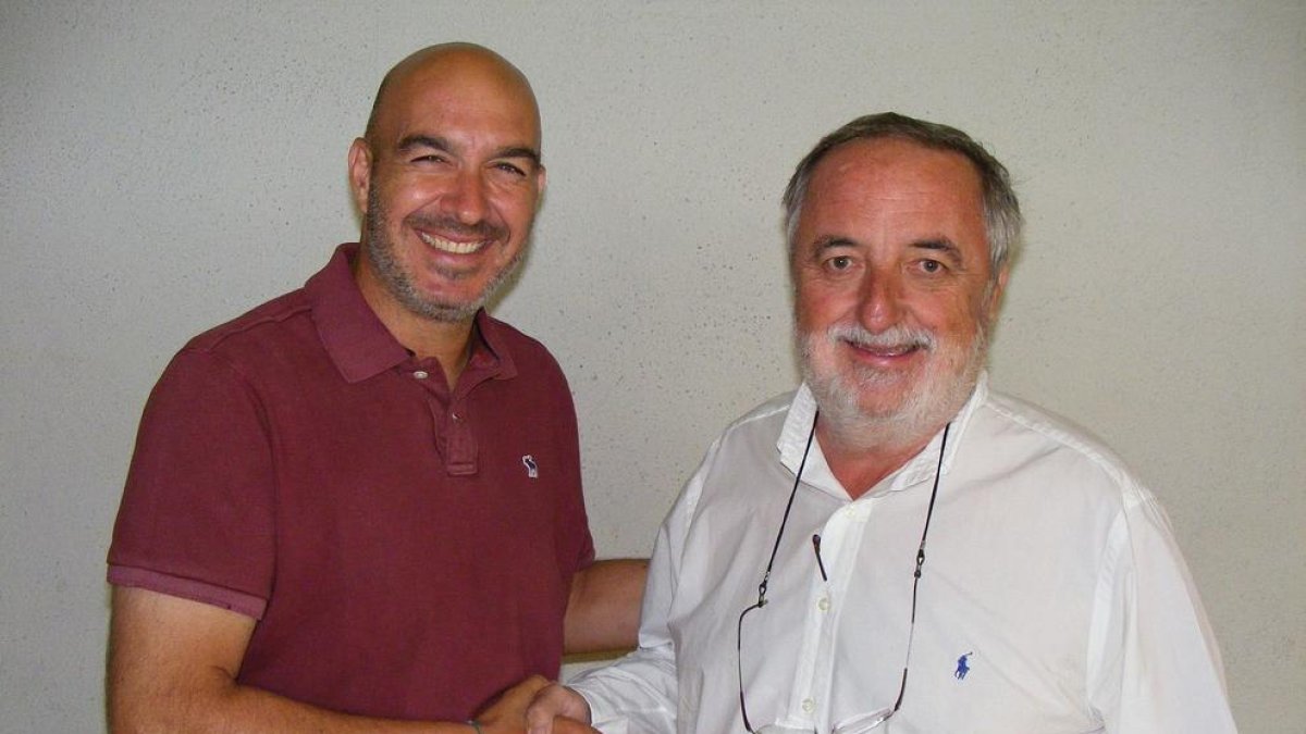 Jordi Garcia, con el presidente del Mortiz Vendrell, Víctor Romagosa, el verano pasado.