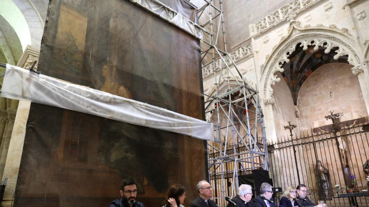 Imatge de la presentació de les obres de restauració de les portes de l'orgue de la Catedral.