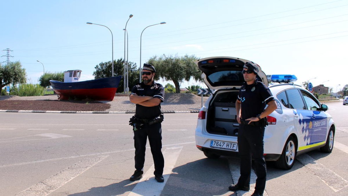 Dos policías locales de Altafulla.