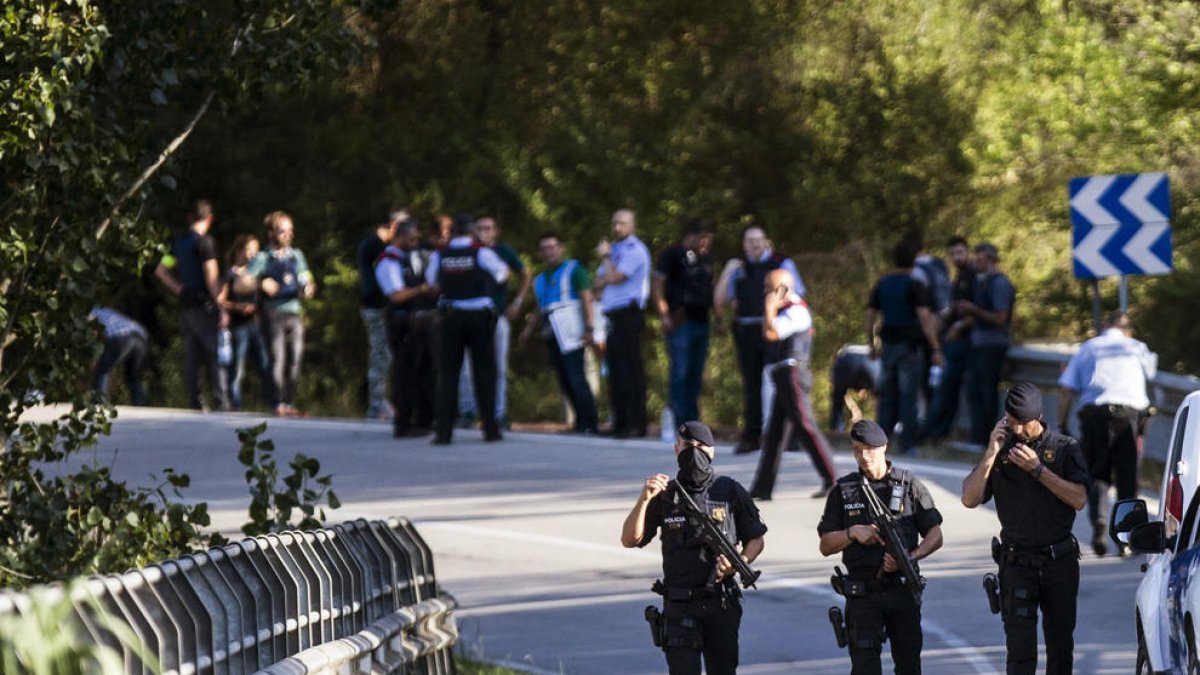 Imatge de l'operatiu policial a Subirats, on els Mossos d'Esquadra van abatre el terrorista.