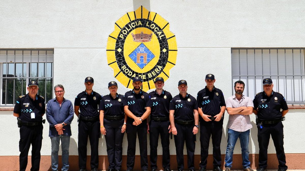 Los seis nuevos agentes que reforzarán a la Policía Local de Roda de Berà durante el verano han sido presentados esta mañana.