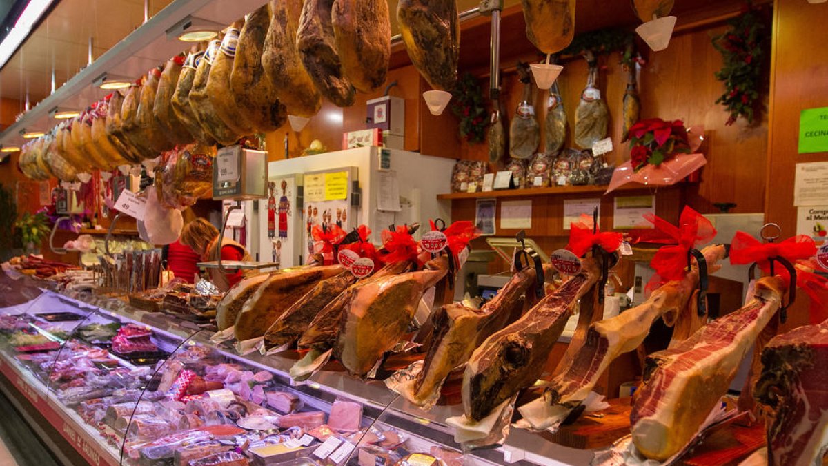 El jamón es uno de los productos que tienen más salidas a lo largo de las compras navideñas.