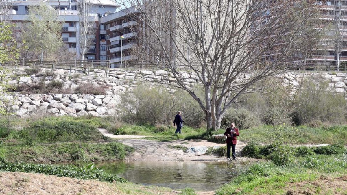 La passera es col·locarà pròxima a aquest espai localitzat a pocs metres del Pont de Santa Tecla.