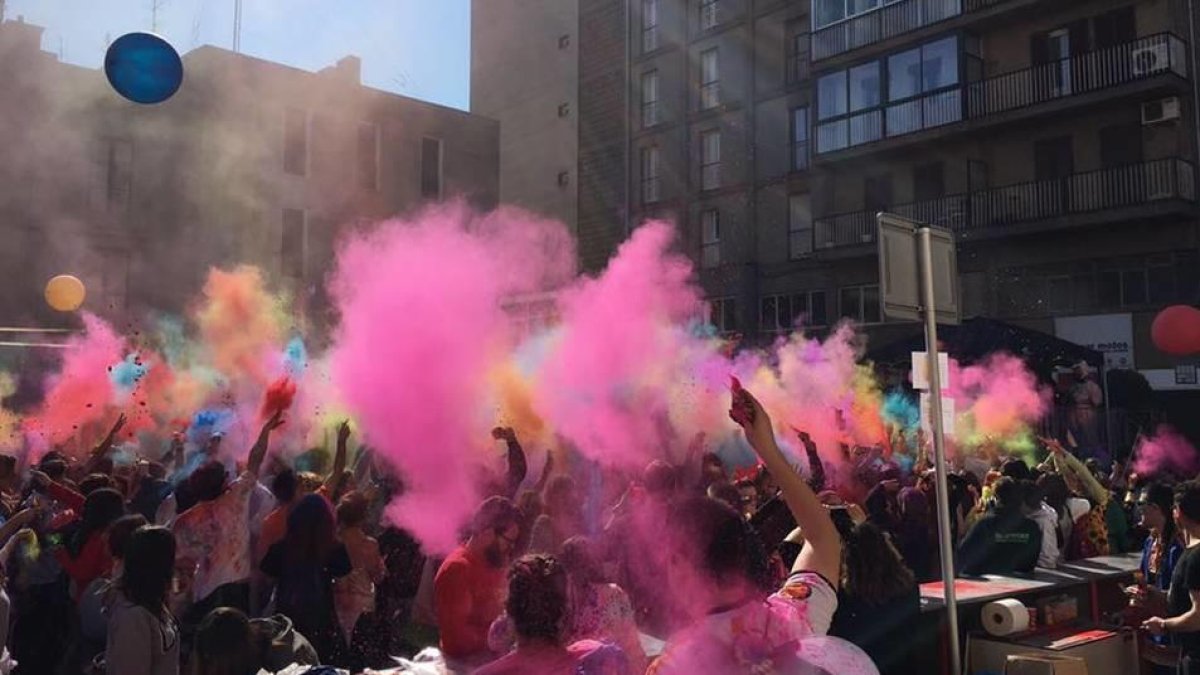 Fotografía de la fiesta 'Fes-te pols' de este fin de semana en Reus.