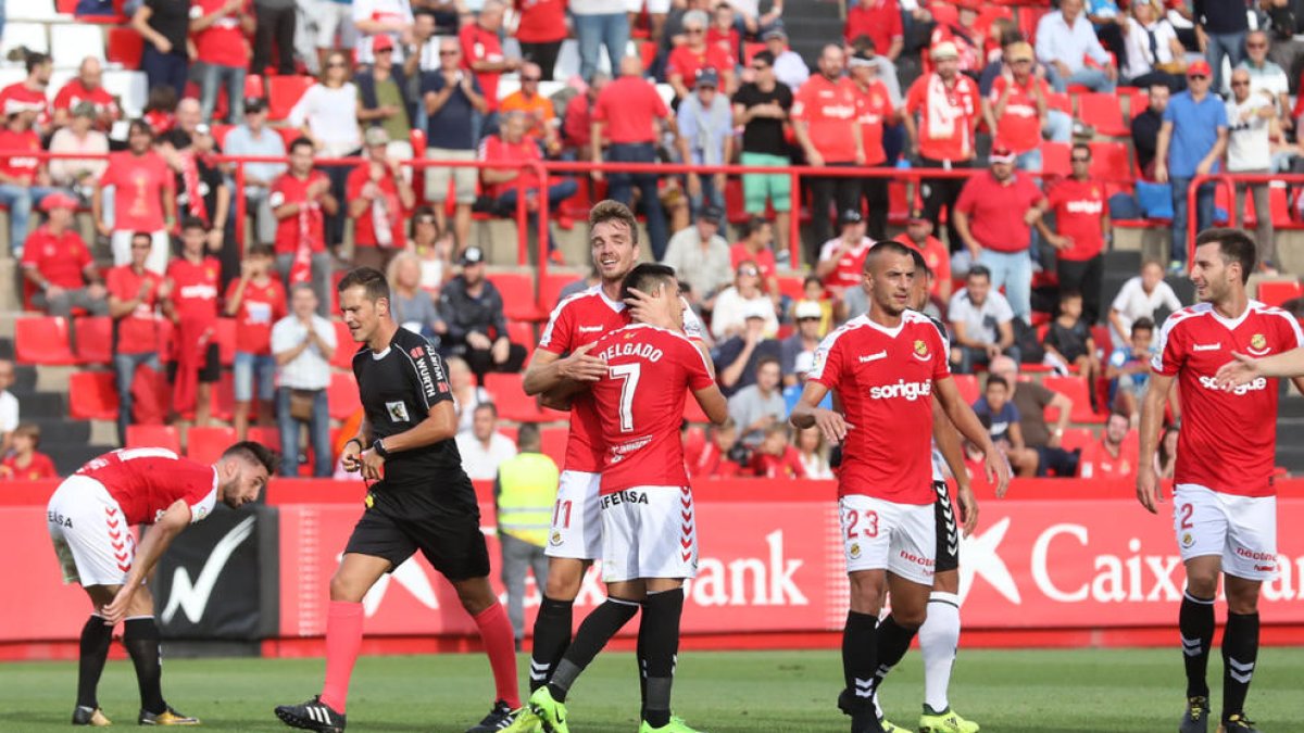 Els jugadors del Nàstic celebren un dels gols anotats contra l'Albacete al Nou Estadi aquesta temporada. Avui volen continuar celebrant.