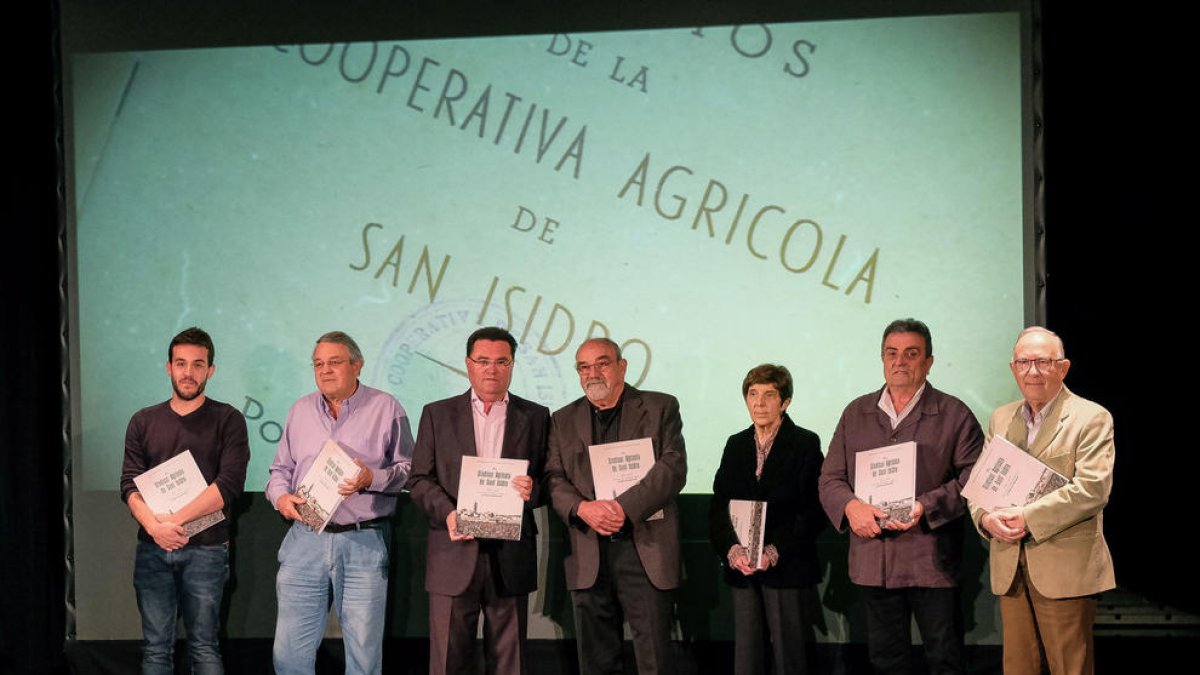 Imagen de la presentación del libro dedicado a la cooperativa agrócila.