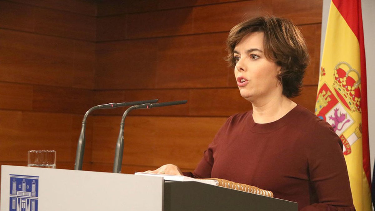 La vicepresidenta del govern espanyol, Soraya Sáenz de Santamaria, en una compareixença a la Moncloa.