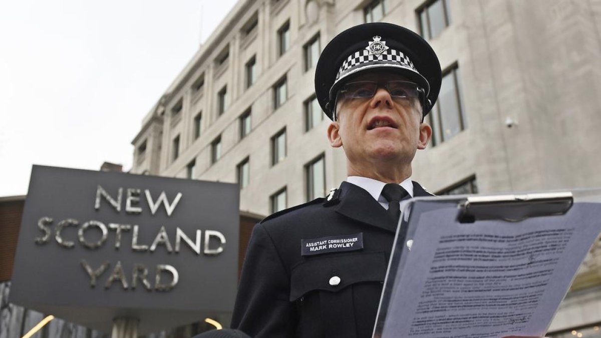 El cap de la unitat antiterrorista de la Policia de Londres, Mark Rowley, durant la seva compareixença davant els mitjans de comunicació a la Scotland Yard.
