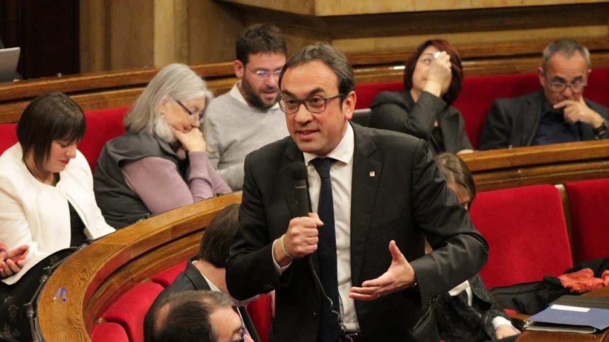 El consejero Rull, ayer durante su intervención en el Parlament de Catalunya.