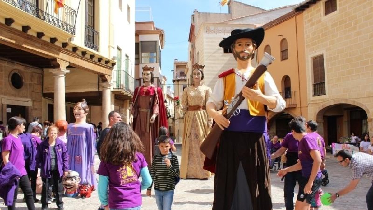 El nou gegant es va presentar durant la Diada de Sant Jordi.