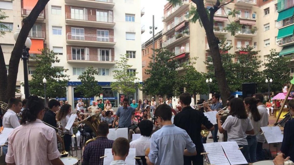 El Grup de Metalls i el Grup de Percussió de Grau Professional han realitzat un concert a la plaça Vergaduer de Tarragona.