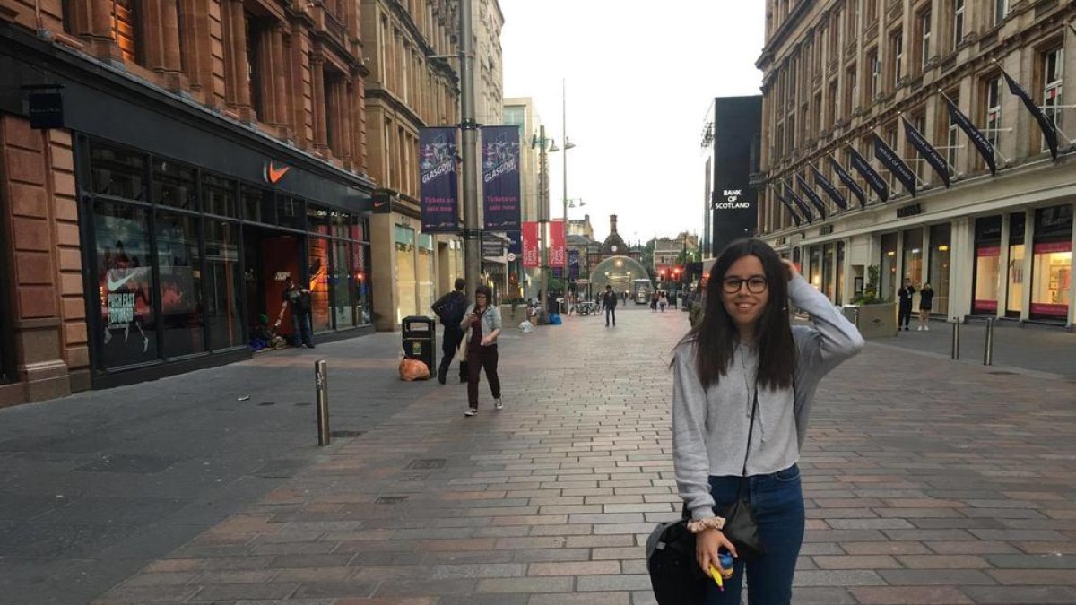 L'Anaïs Amorós en un dels carrers de la ciutat escocesa de Glasgow.