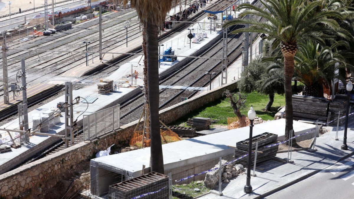 Base d'una de les rampes de formigó que formen part del projecte de l'Autoritat Portuària.