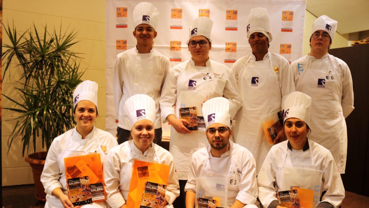 Fotografía de familia de los participantes al concurso.