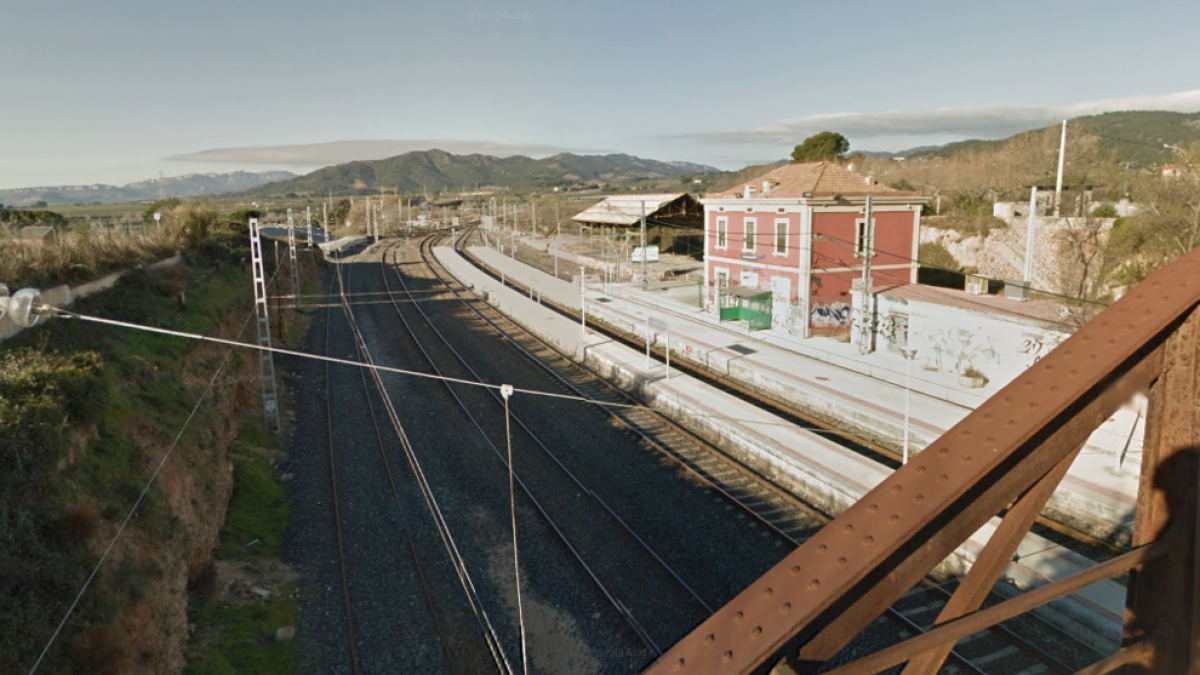 La estación de les Borges del Camp vista desde encima el puente.