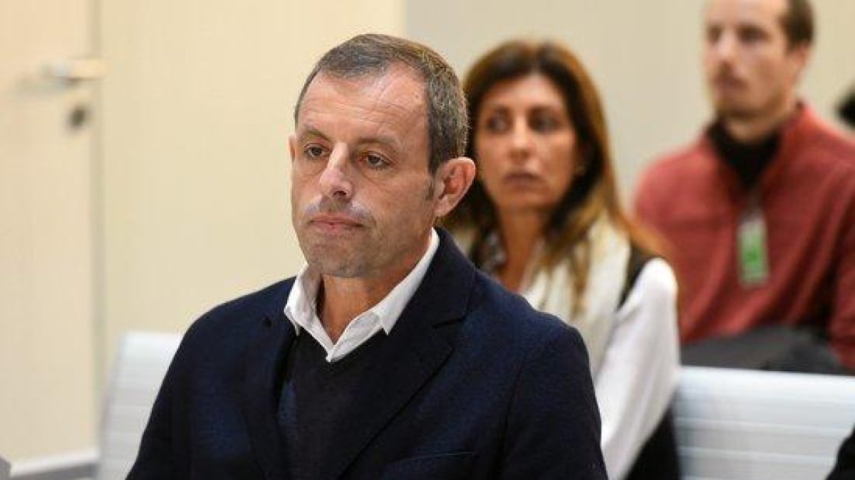 El expresidente del Barça, Sandro Rosell, en el banquillo de los acusados en el juicio or blanqueo de capitales y organización criminal.