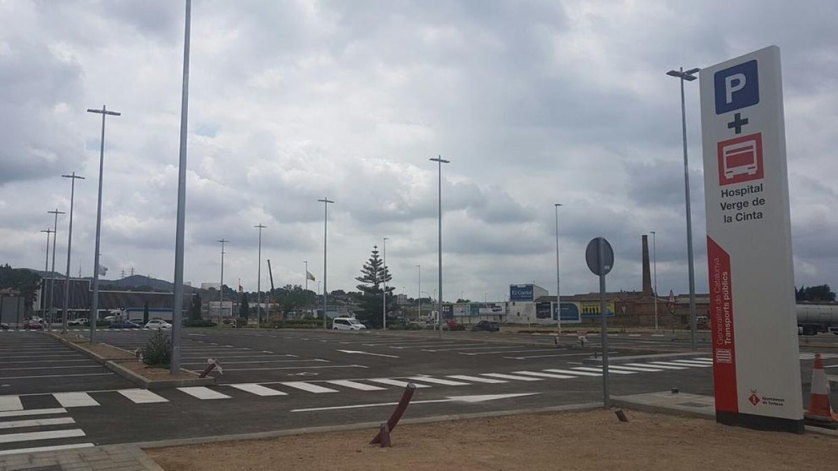 El nuevo aparcamiento de la plaza del Bimilenario de Tortosa se ha estrenado este 20 de julio del 2017.