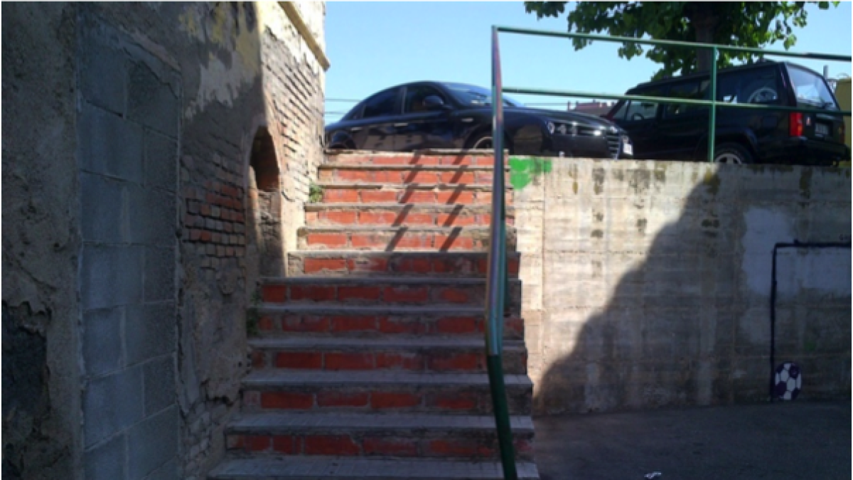 Imatge de les reparacions realitzades al paviment de les escales d'accés al carrer Sant Joan.