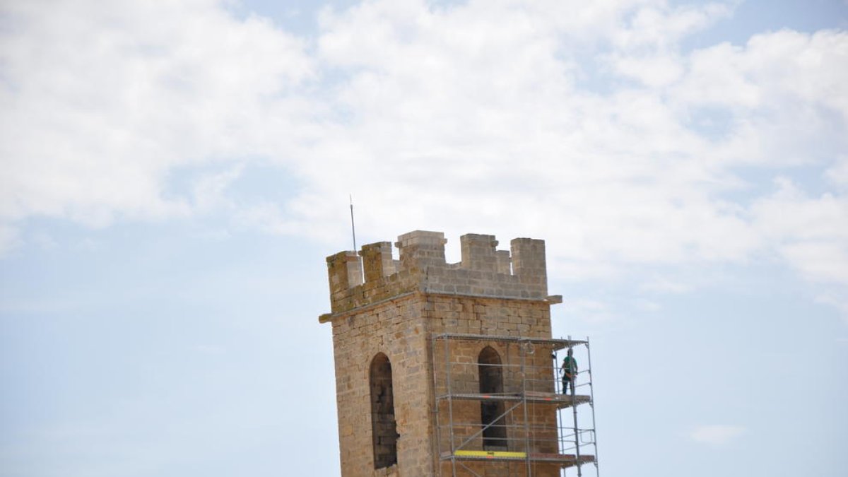 Las obras de restauración de la almena del Campanario de Conesa han durado cerca de un mes.