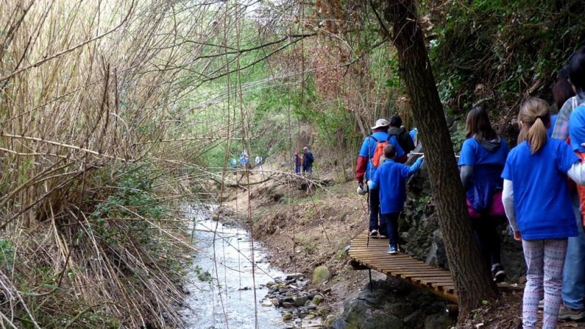 habitantes en la celebración del camino de la Acequia de este domingo.