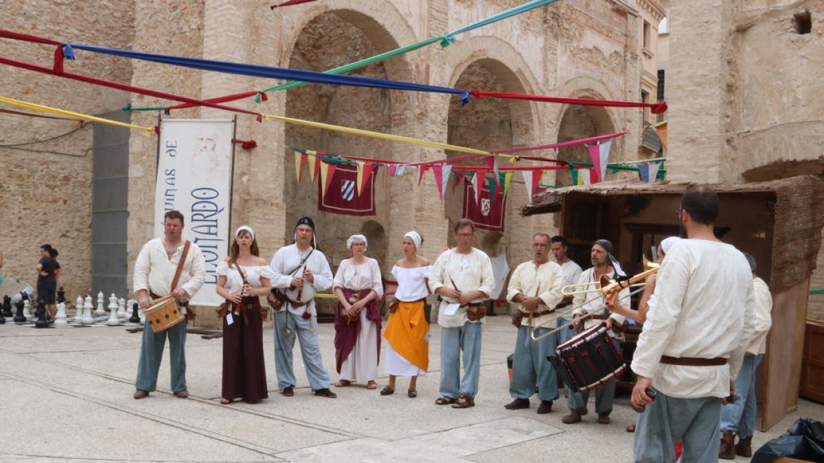 Un grup de música al Renaixement de Tortosa. Imatge del 22 de juliol del 2017