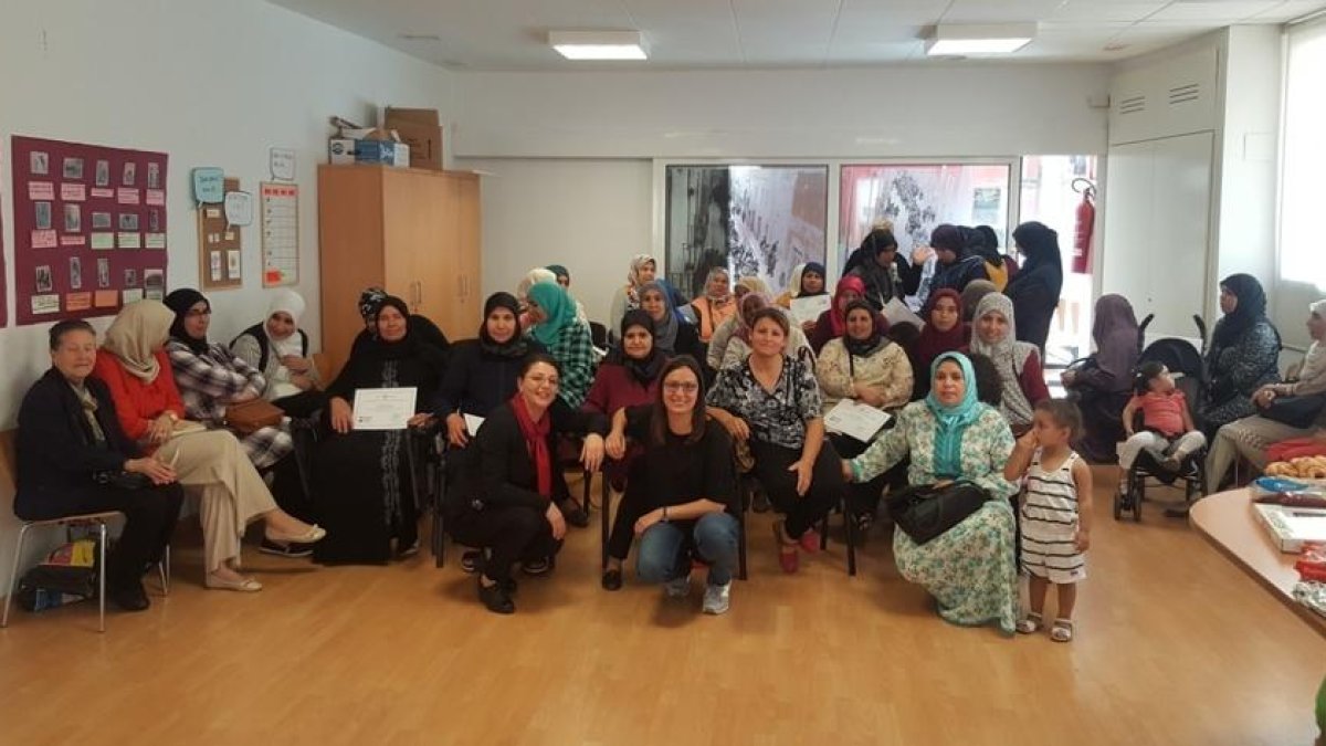 Fotografía de familia de la clausura del taller.