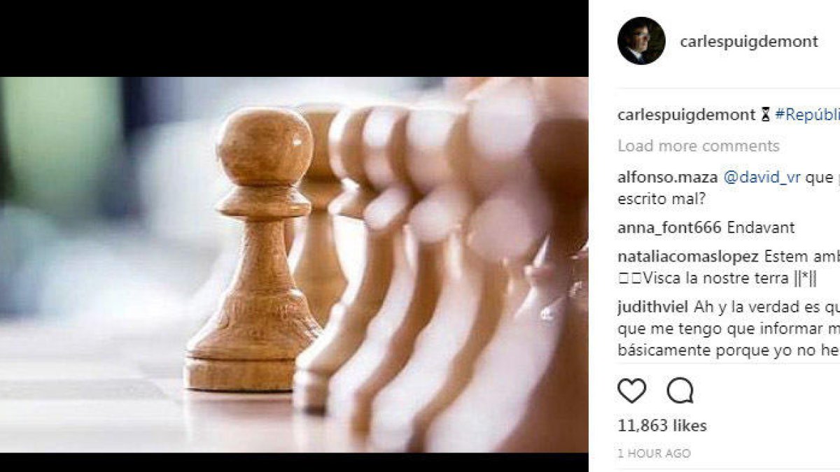 El perfil del president de la Generalitat, Carles Puigdemont, a Instagram amb la imatge del tauler d'escacs.