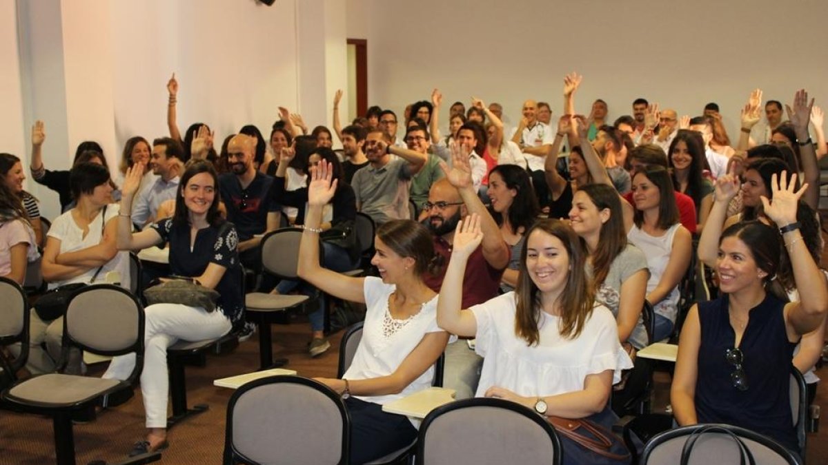 Un momento del recibimiento a los nuevos residentes, que se repartirán entre Tarragona, Reus, Valls y Salou.