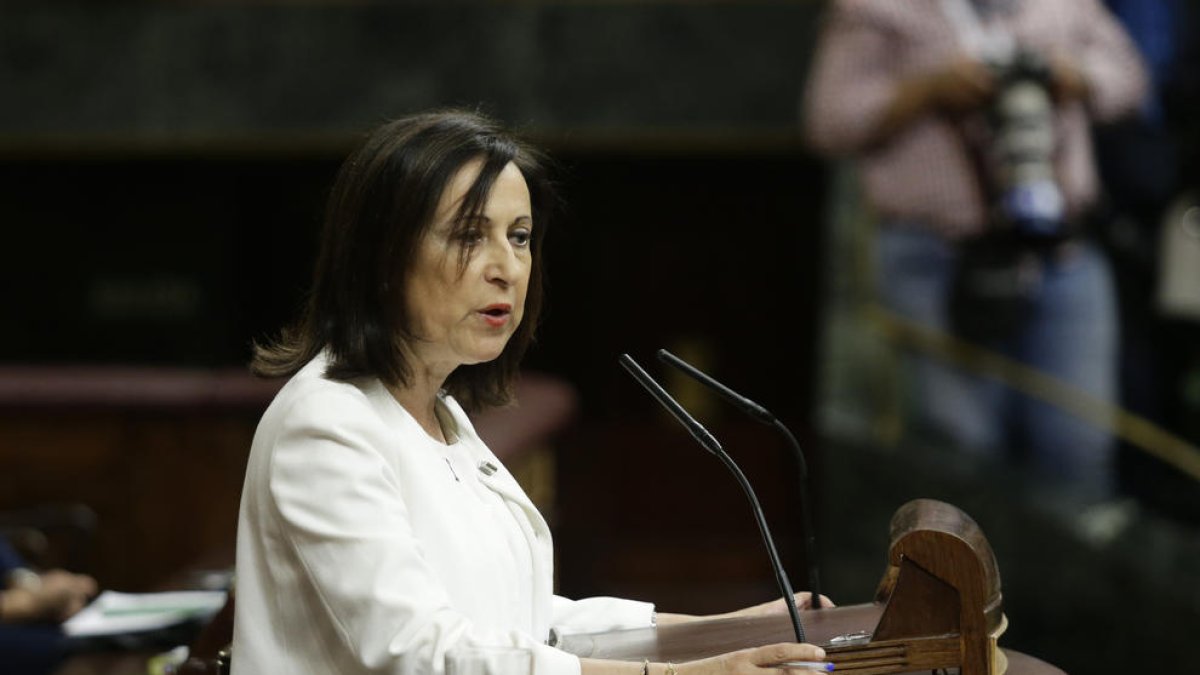 La portavoz del PSOE, Margarita Robles, interviniendo en el Congreso este 11 de octubre.