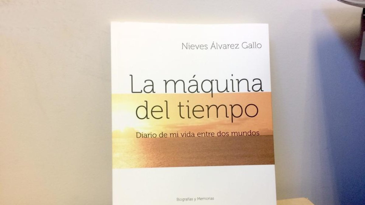 'La máquina del tiempo. Diario de mí vida entre dos mundos', de la asturiana Nieves Álvarez, es el primer libro editado por Lakibuks