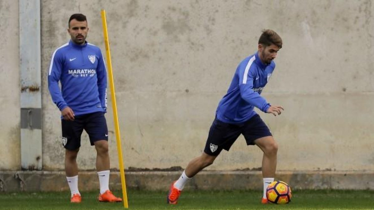 Javi Jiménez, a la izquierda, llegará al Nàstic procedente del filial del Málaga.