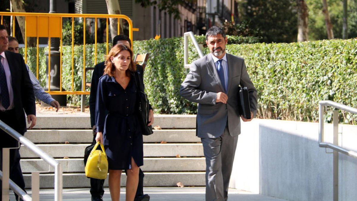 El mayor de los Mossos, Josep Lluís Trapero, saliendo de la Audiencia Nacional el 16 de octubre de 2017