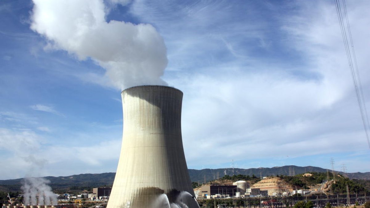 Imagen de archivo de la nuclear de Ascó, una de las centrales que recibiría empleados de Garoña.