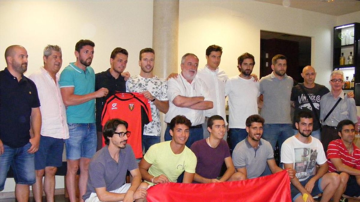 Aquesta és la plantilla que tindrà el CE Vendrell la present temporada.