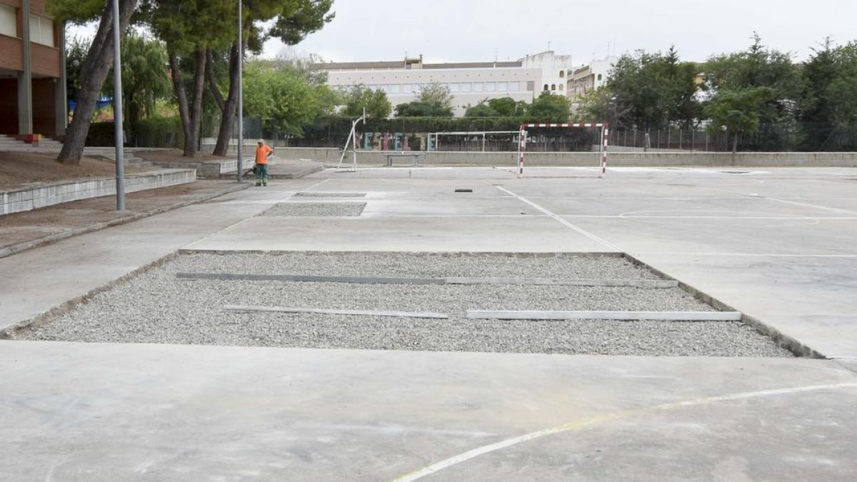 Se han hecho obras tanto a las escuelas Centcelles y Mn. Ramon Bergadà, como también en el Jardín de Infancia Municipal, la Escuela de Adultos y a la Biblioteca.