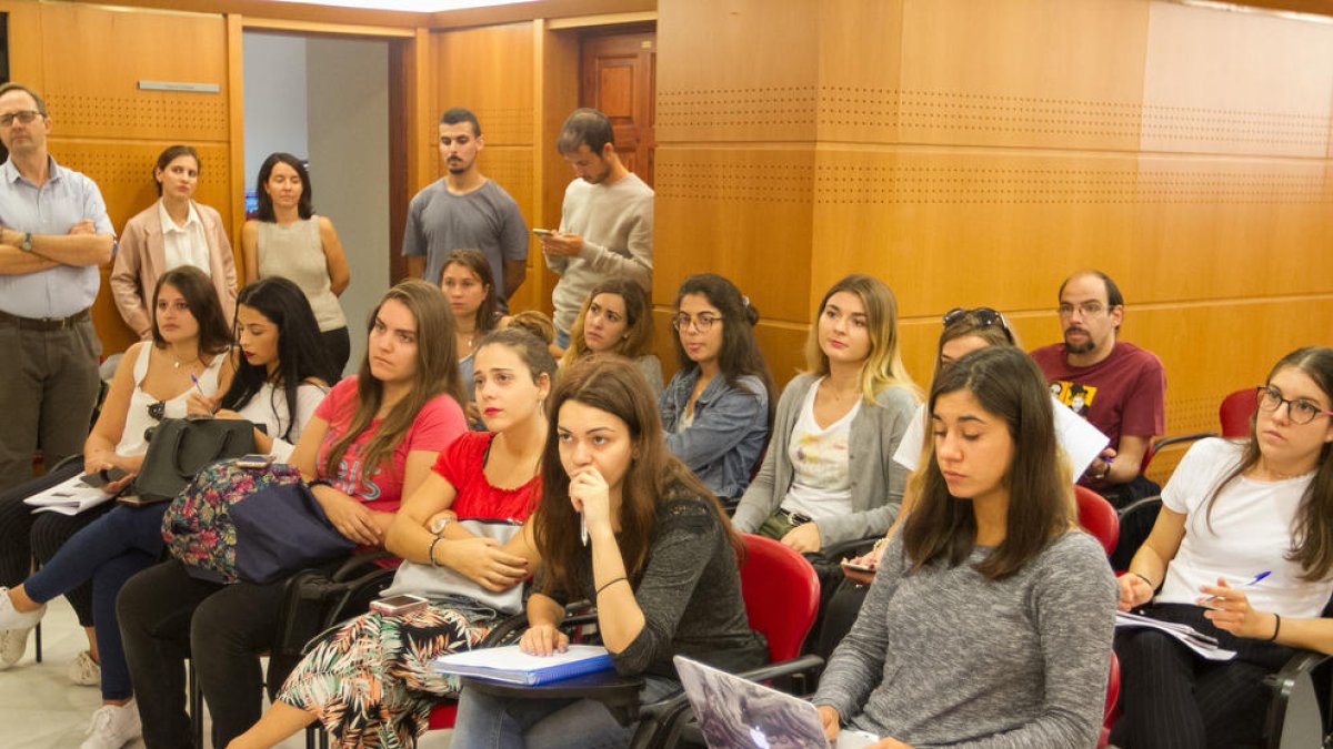 Alumnes en pràctiques a la roda de premsa de l'Ajuntament de Reus