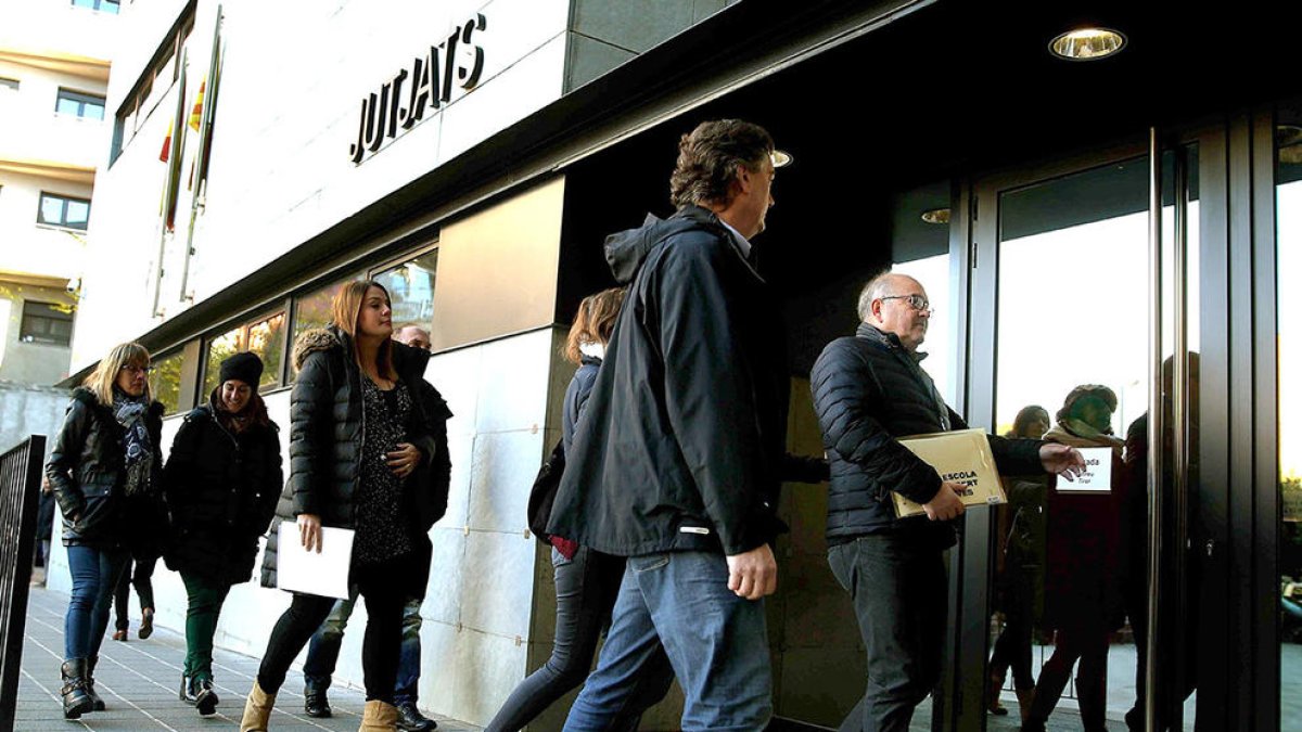 Mestres de tres centres escolars van declarar el 7 de novembre als jutjats de la Seu d'Urgell per una denúncia presentada per la Guàrdia Civil.