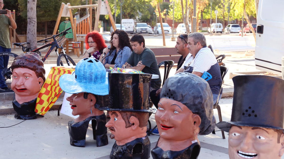Algunos de los participantes en el acto celebrado la tarde de ayer el miércoles en la plaza del Tarragonès.