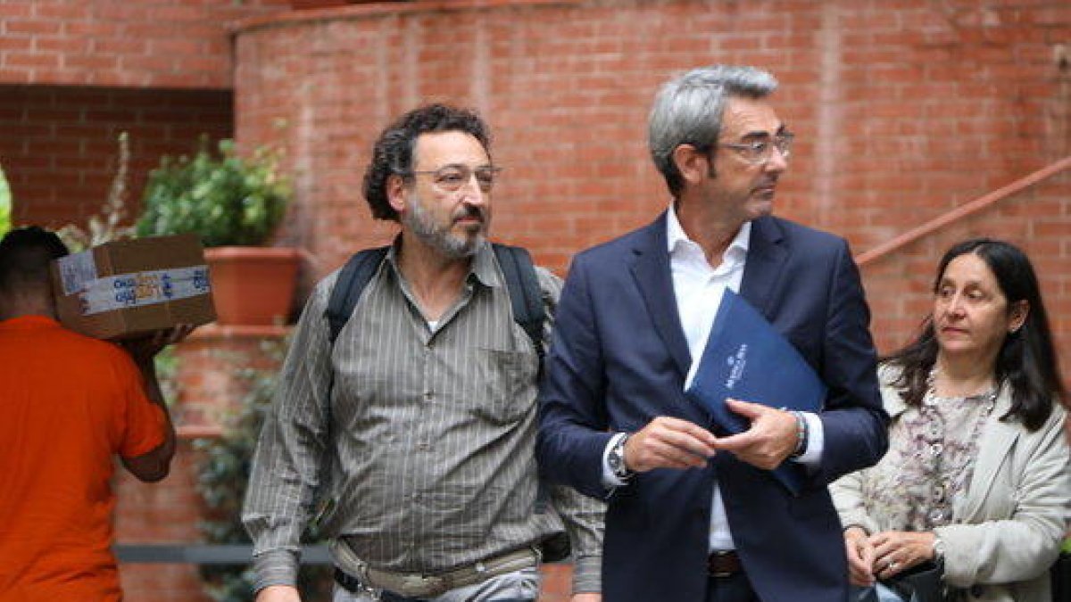 Pau Furriol, vinculat a les naus que emmagatzemarien material electoral, surt en llibertat de la caserna de Travessera de Gràcia de la Guàrdia Civil, el 21 de setembre del 2017.