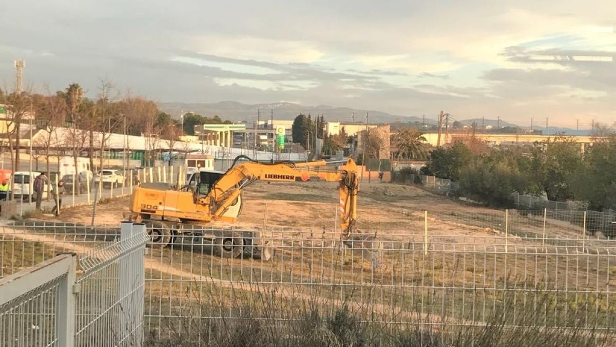 Los movimientos del suelo en el solar donde se tiene que construir el CAP del Botafoc se realizaron la semana pasada.