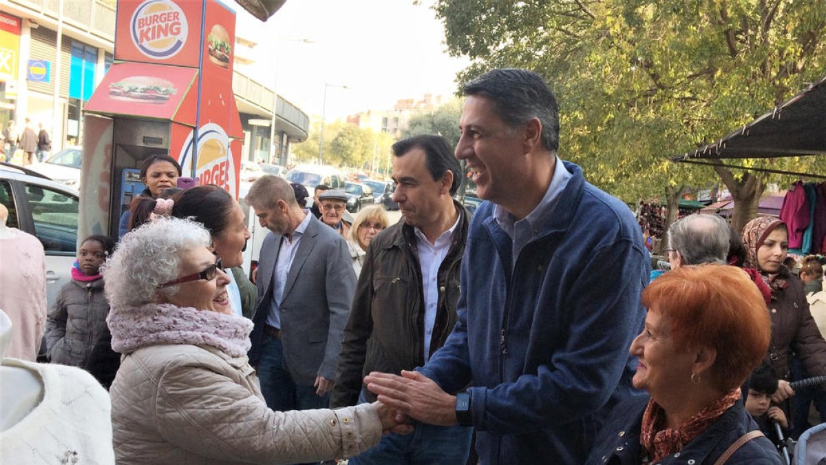 El candidat del PPC, Xavier García Albiol, i el coordinador general del PP, Fernando Martínez-Maillo, a Santa Coloma de Gramenet.